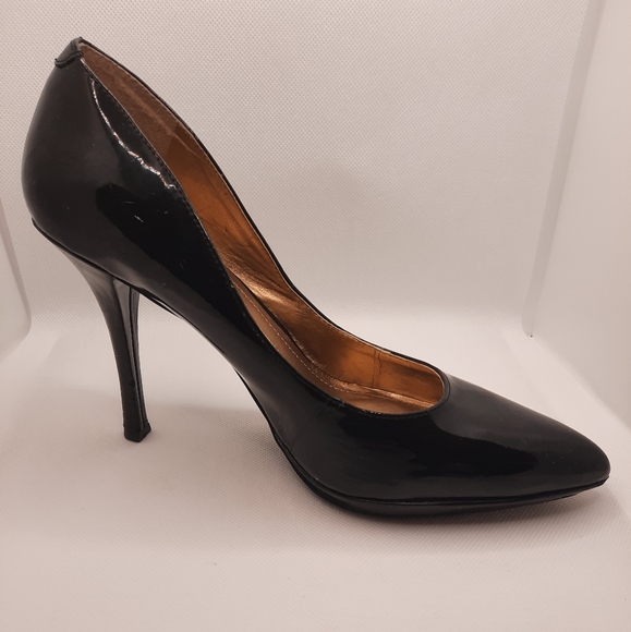 black pumps size 8